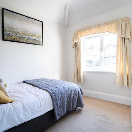 Beautiful Detached Home In Quaint Village Setting Wetherby Exterior foto