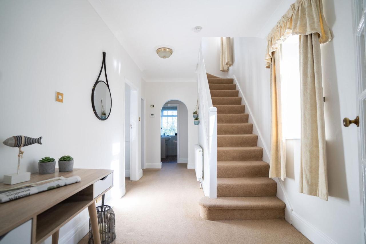 Beautiful Detached Home In Quaint Village Setting Wetherby Exterior foto
