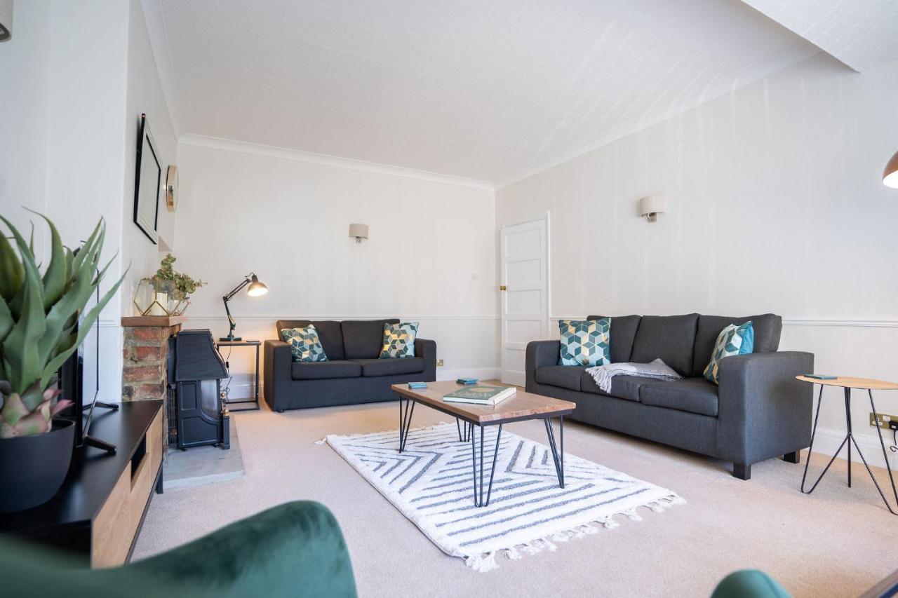 Beautiful Detached Home In Quaint Village Setting Wetherby Exterior foto
